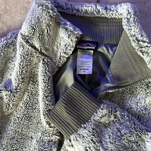 Patagonia women’s high pile fleece winter fashion jacket light gray super comfy!